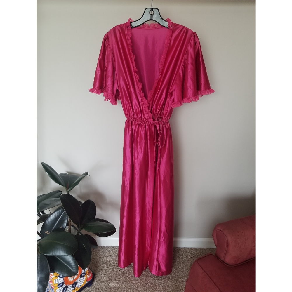 Vintage 80s lace trimmed pink robe size medium